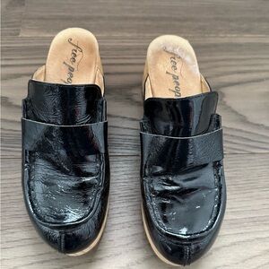 FREE PEOPLE CORBIN BLACK PATENT LEATHER LOAFER SZ 39 /9
